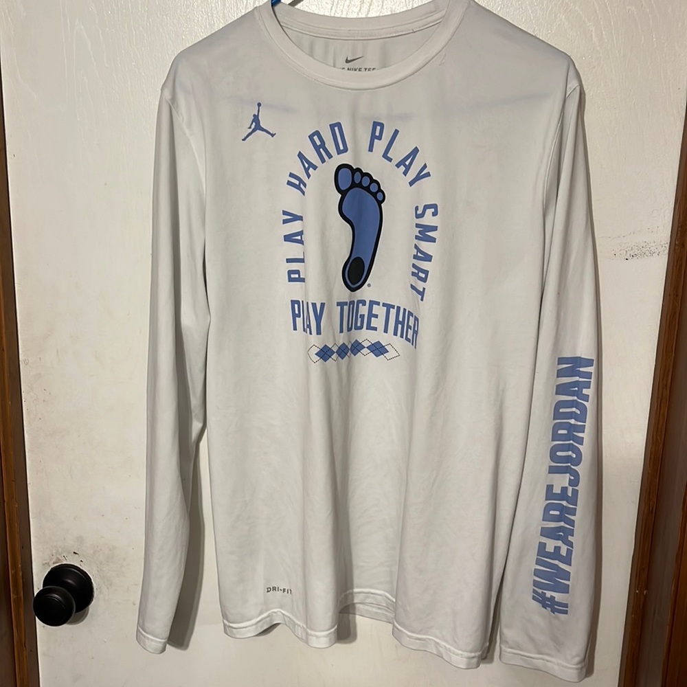 North Caroline Jordan shirt (L)